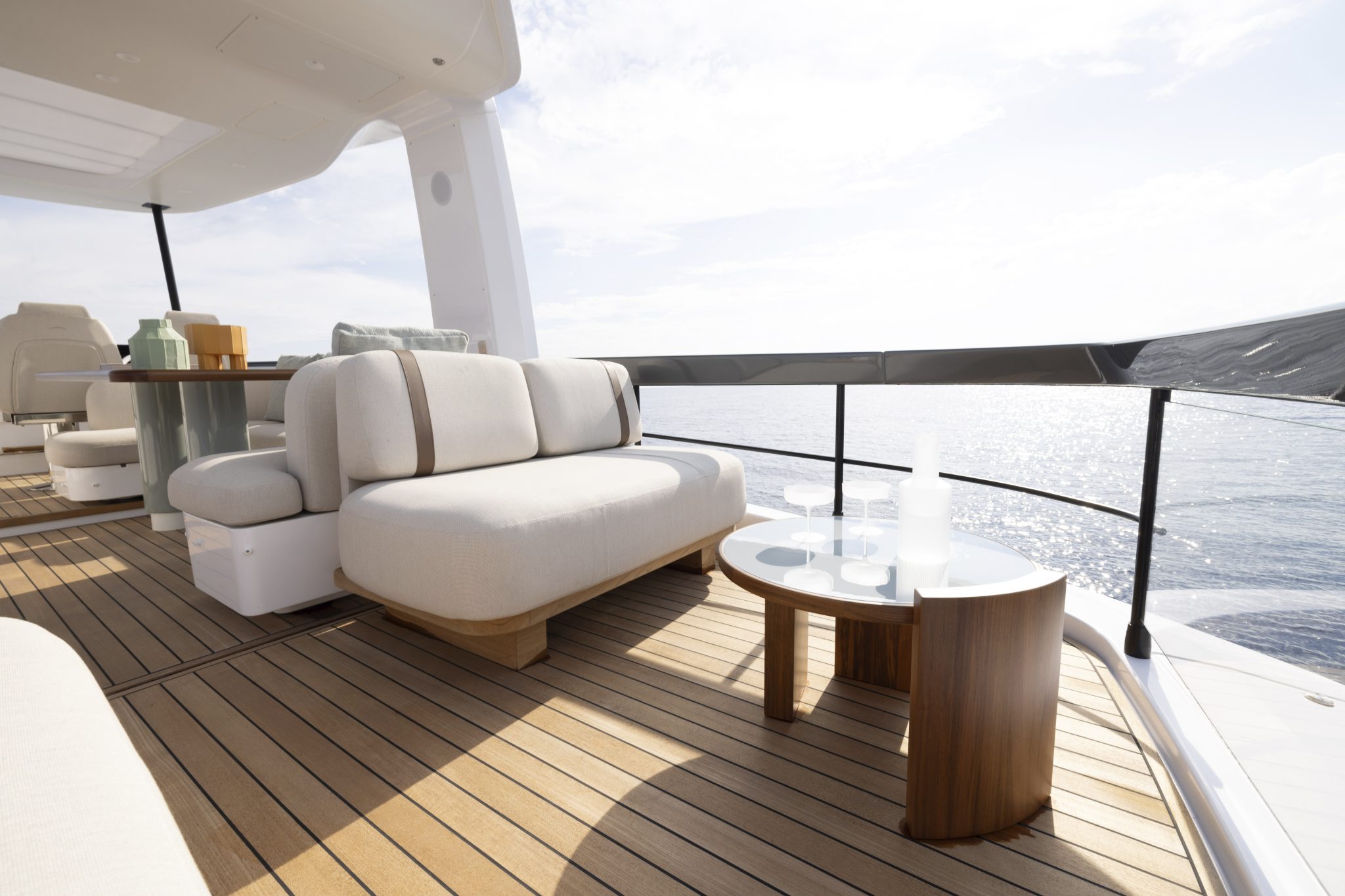 62 Flybridge 2